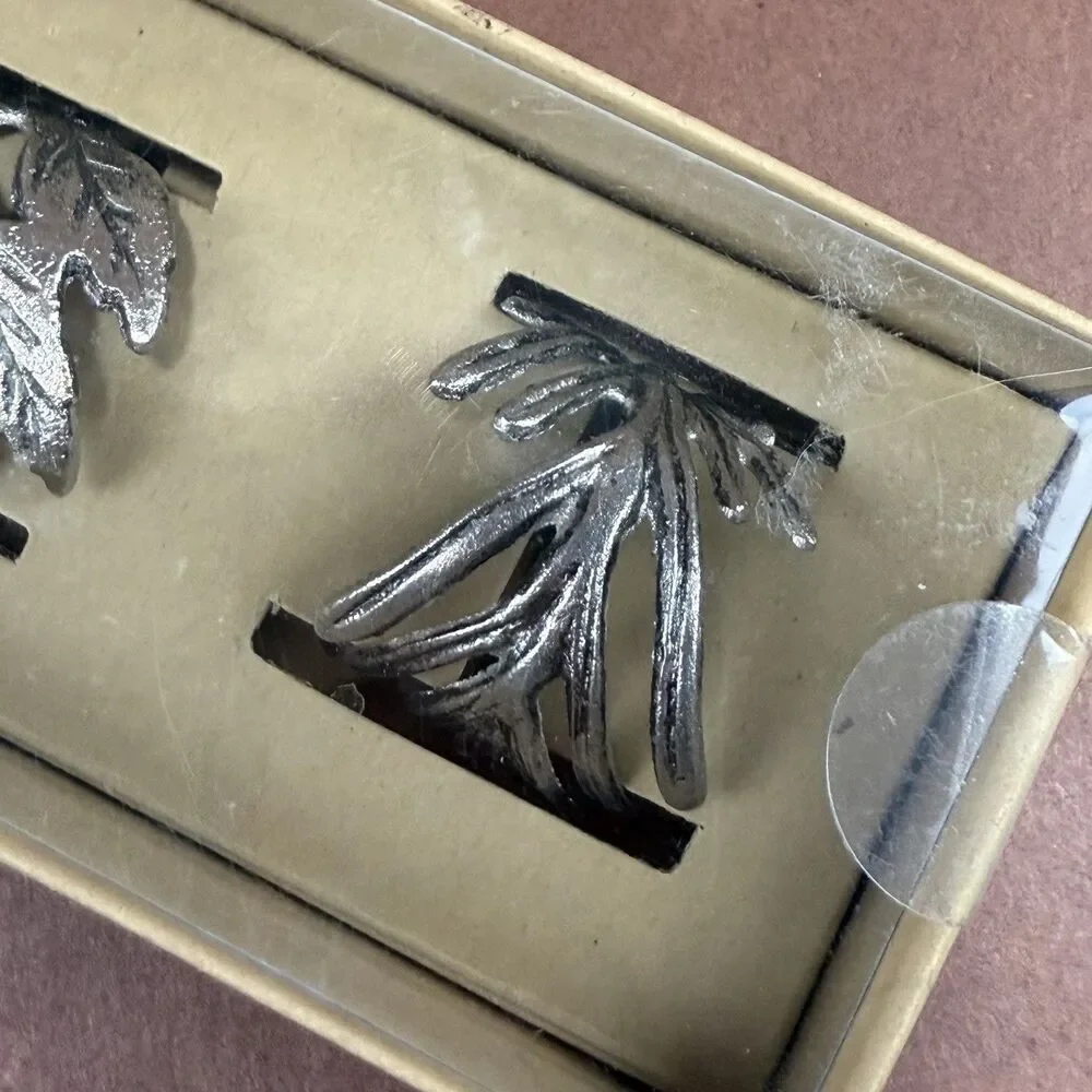 Pier 1 Leaf Napkin Rings Set of 4 Metal Fall Leaf Motif - New